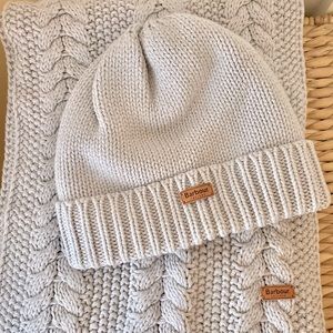 Matching hat and scarf Barbour set 🤍